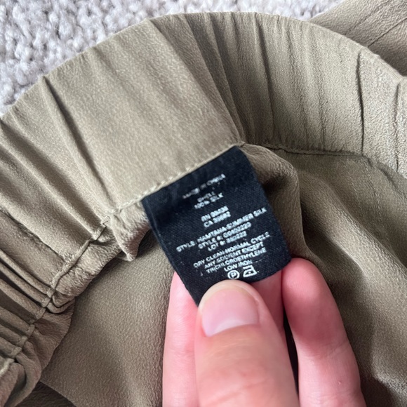 Theory silk cargo pants, size medium WORN ONCE and dry cleaned - Picture 5 of 11